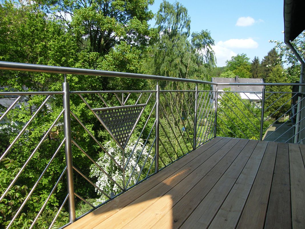 AIKO Edelstahl Metallbau. Das Nützliche mit dem Schönen verbinden! AIKO ist Ihr Ansprechpartner rund um Metallbau, Edelstahl, Glas sowie Holz. Wir realisieren Ihre Ideen und Wünsche